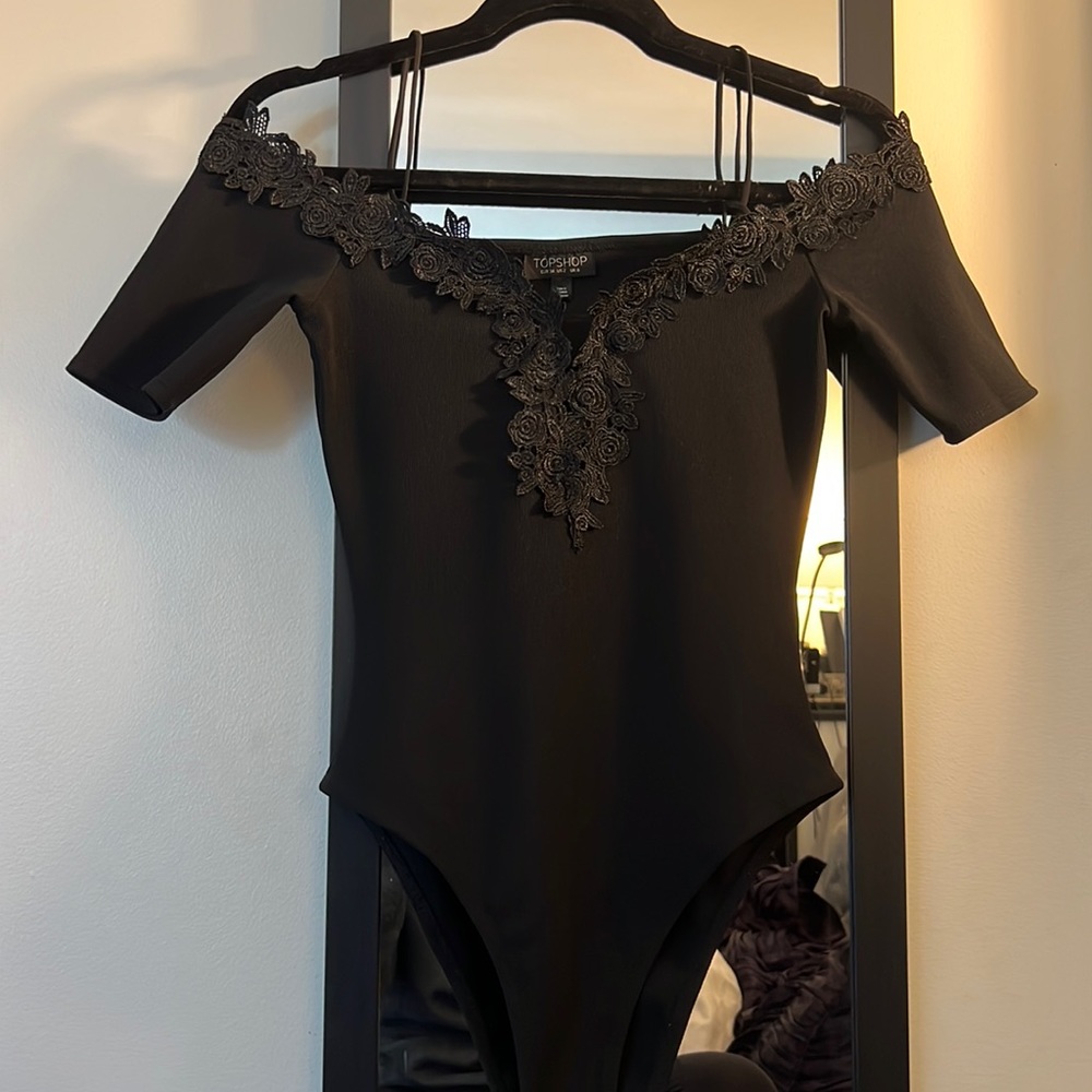 Topshop off the shoulder lace detail bodysuit size 2 never worn